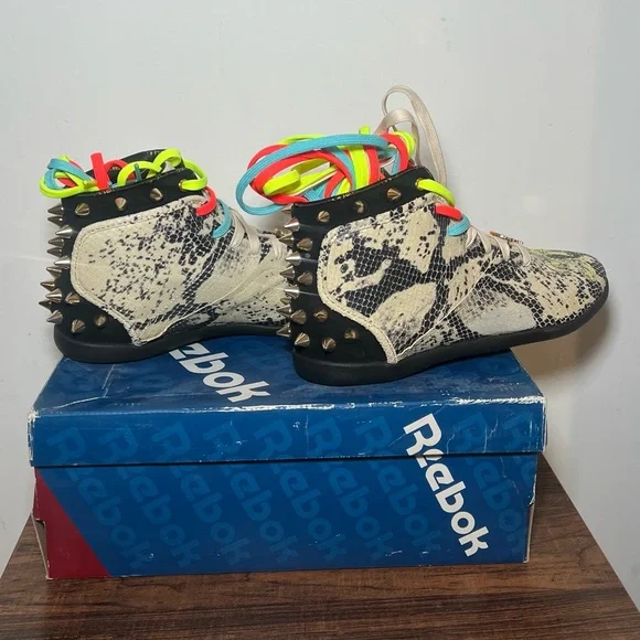Melody Ehsani x Reebok Love sneaker - Picture 8 of 11